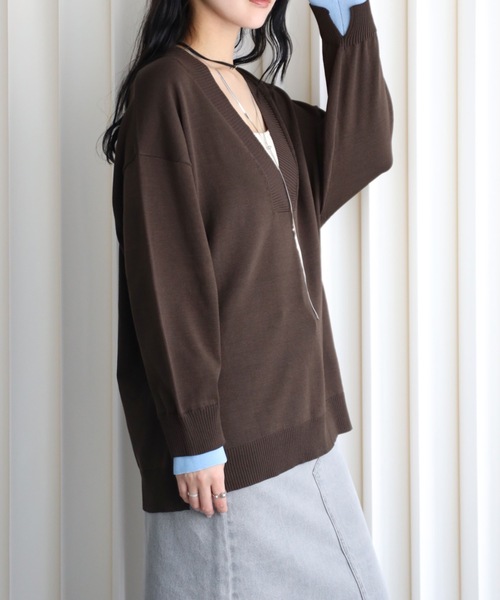 YENNA（イェンナ）の「【ディープVネック 配色レイヤードスリーブルーズニット】深Vネックニット/バイカラースリーブ（ニット/セーター・レディース・ブラウン/ネイビー/アイボリー・FREE）」の20枚目の写真