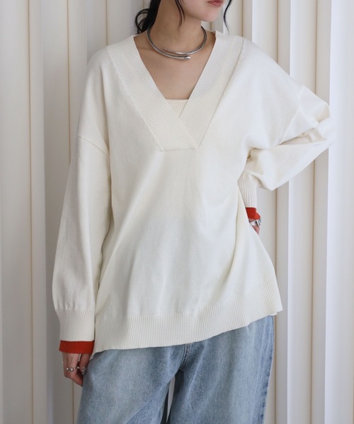 YENNA（イェンナ）の「【ディープVネック 配色レイヤードスリーブルーズニット】深Vネックニット/バイカラースリーブ（ニット/セーター・レディース・ブラウン/ネイビー/アイボリー・FREE）」の4枚目の写真