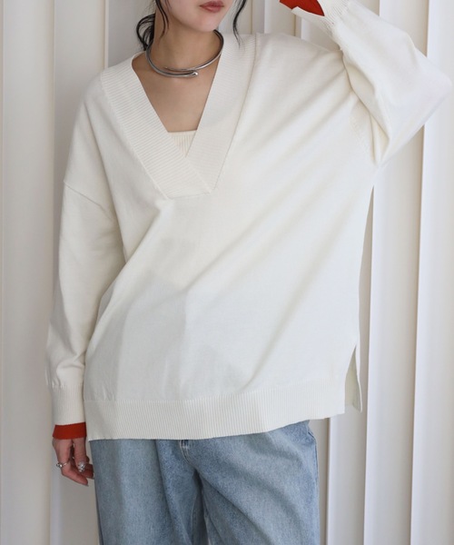 YENNA（イェンナ）の「【ディープVネック 配色レイヤードスリーブルーズニット】深Vネックニット/バイカラースリーブ（ニット/セーター・レディース・ブラウン/ネイビー/アイボリー・FREE）」の5枚目の写真