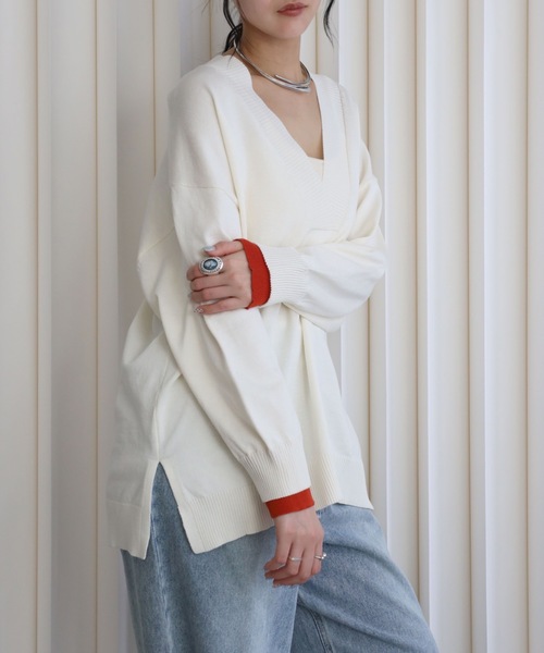 YENNA（イェンナ）の「【ディープVネック 配色レイヤードスリーブルーズニット】深Vネックニット/バイカラースリーブ（ニット/セーター・レディース・ブラウン/ネイビー/アイボリー・FREE）」の6枚目の写真