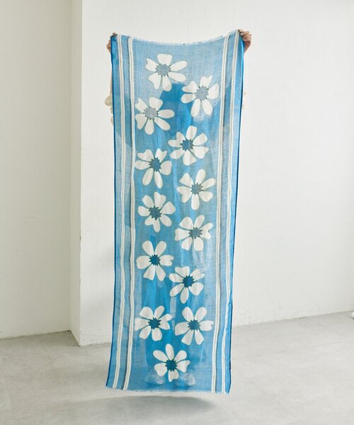 ear PAPILLONNER(イアパピヨネ)の「【JAITUSH】BIG FLOWER STOLE/花柄ストール(ストール/ショール・レディース・レッド/ブルー・FREE)」の4枚目の写真