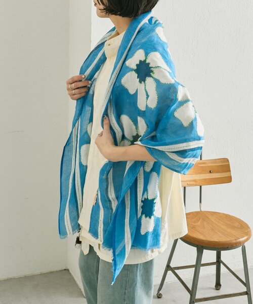 ear PAPILLONNER(イアパピヨネ)の「【JAITUSH】BIG FLOWER STOLE/花柄ストール(ストール/ショール・レディース・レッド/ブルー・FREE)」の13枚目の写真