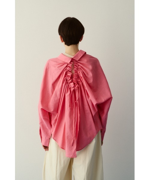 HeRIN.CYE(ヘリンドットサイ)の「Back shirring shirt バックシャーリングシャツ(シャツ/ブラウス・レディース・ピンク/ライトベージュ/ブラック・FREE)」の3枚目の写真