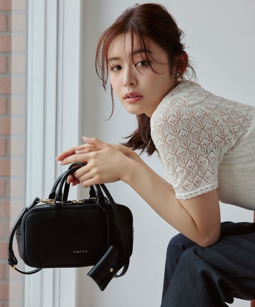 TOCCA(トッカ)の「CLAVIER LEATHER BOSTON BAG ボストンバッグ(ボストンバッグ・レディース・ベージュ系/レッド系/ブラック系・F)」の2枚目の写真