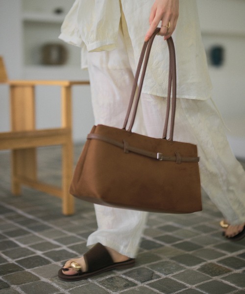 LAULEN(ローレン)の「suede touch belted shoulder bag /スエード調ベルト付きショルダーバッグ(ショルダーバッグ・レディース・キャメル・FREE)」の7枚目の写真