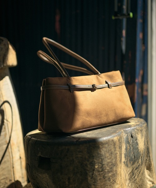 LAULEN(ローレン)の「suede touch belted shoulder bag /スエード調ベルト付きショルダーバッグ(ショルダーバッグ・レディース・キャメル・FREE)」の17枚目の写真