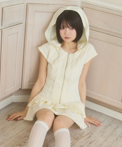 rumnel:(ルムネル)の「フーディーロゴミニワンピ / Hoodie Logo Mini One-piece(ワンピース・レディース・チャコール/アイボリー・FREE)」の5枚目の写真