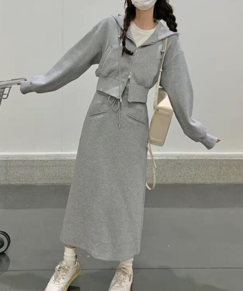 semplice(センプリチェ)の「パーカー スカート セットアップ(セットアップ・レディース・グレー・M/S)」の2枚目の写真