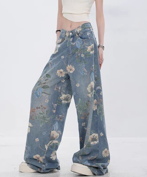 LUCPY(ラクピー)の「フラワープリントルーズワイドデニムパンツ(デニムパンツ・レディース・ブルー・SMALL/MEDIUM/LARGE/X-LARGE)」の1枚目の写真