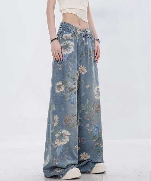 LUCPY(ラクピー)の「フラワープリントルーズワイドデニムパンツ(デニムパンツ・レディース・ブルー・SMALL/MEDIUM/LARGE/X-LARGE)」の3枚目の写真