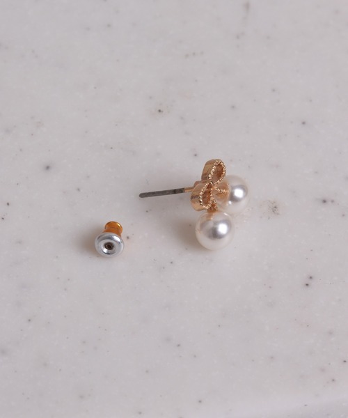 Peony（ピオニー）の「【Peony/ピオニー】チェリー＆リボン　パールモチーフピアスセット（ピアス（両耳用）・レディース・ゴールド/シルバー・FREE）」の4枚目の写真