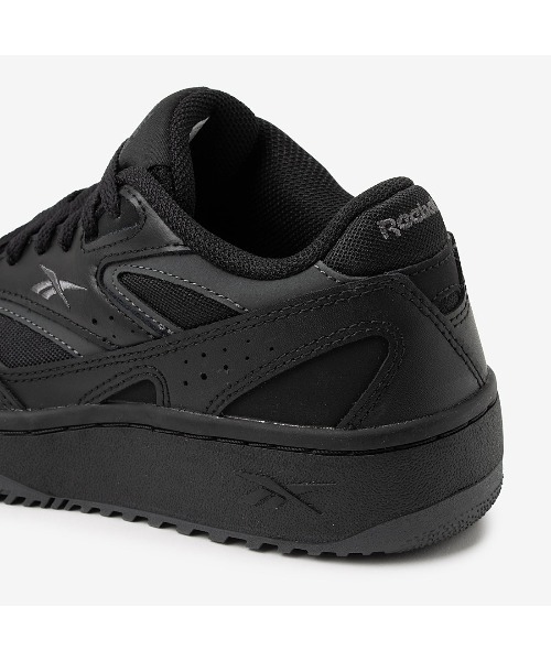 Reebok（リーボック）の「ATRチル 96 / ATR CHILL 96 SA（スニーカー・メンズ・ブラック/ホワイト・24.0cm/24.5cm/23.5cm/23.0cm/30.0cm/29.0cm/28.5cm/28.0cm/25.5cm/25.0cm/27.5cm/27.0cm/26.5cm/26.0cm）」の3枚目の写真