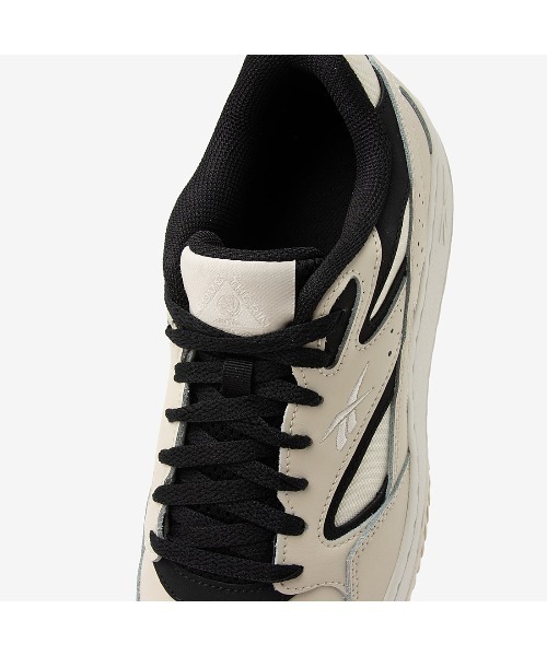 Reebok（リーボック）の「ATRチル 96 / ATR CHILL 96 SA（スニーカー・メンズ・ブラック/ホワイト・24.0cm/24.5cm/23.5cm/23.0cm/30.0cm/29.0cm/28.5cm/28.0cm/25.5cm/25.0cm/27.5cm/27.0cm/26.5cm/26.0cm）」の11枚目の写真