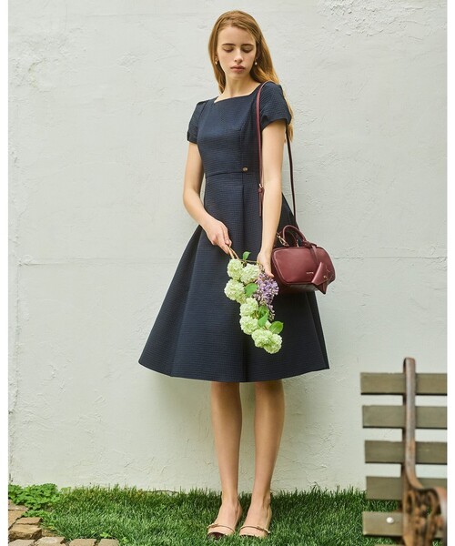 TOCCA(トッカ)の「MELLOW PUFF ドレス(ワンピース・レディース・ネイビー系/ライラック系・00/0/2/4/6)」の5枚目の写真