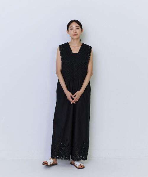 ADIEU TRISTESSE(アデュートリステス)の「カットワーク刺繍サロペット(サロペット/オーバーオール・レディース・ベージュ/ブラック・38)」の2枚目の写真
