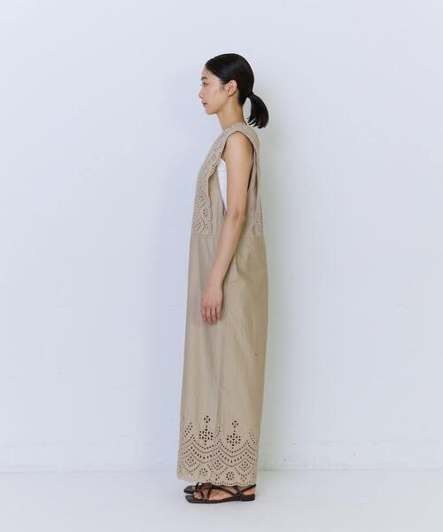 ADIEU TRISTESSE(アデュートリステス)の「カットワーク刺繍サロペット(サロペット/オーバーオール・レディース・ベージュ/ブラック・38)」の7枚目の写真