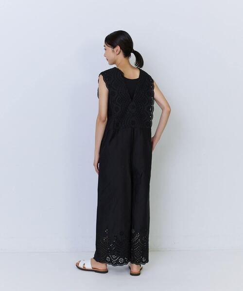 ADIEU TRISTESSE(アデュートリステス)の「カットワーク刺繍サロペット(サロペット/オーバーオール・レディース・ベージュ/ブラック・38)」の11枚目の写真