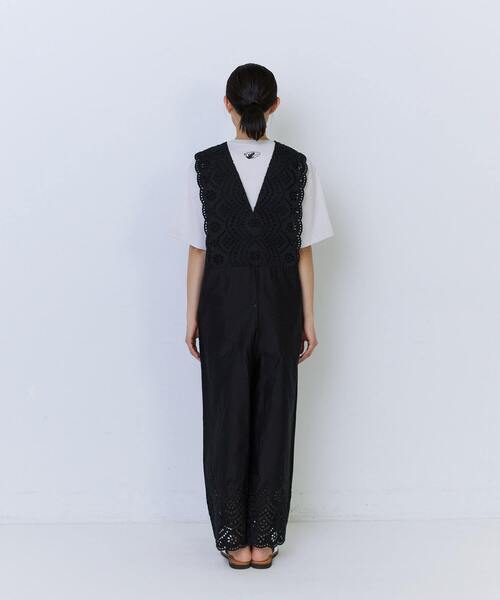 ADIEU TRISTESSE(アデュートリステス)の「カットワーク刺繍サロペット(サロペット/オーバーオール・レディース・ベージュ/ブラック・38)」の13枚目の写真
