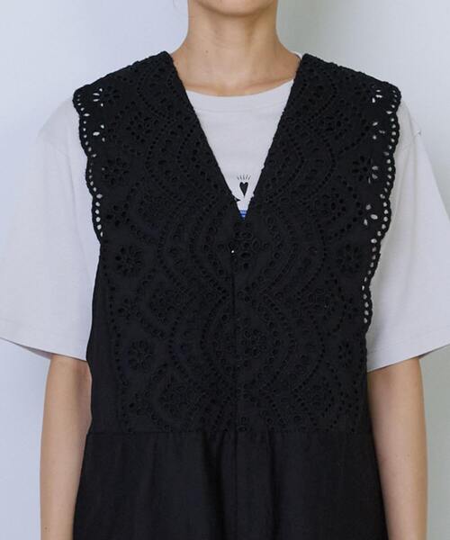 ADIEU TRISTESSE(アデュートリステス)の「カットワーク刺繍サロペット(サロペット/オーバーオール・レディース・ベージュ/ブラック・38)」の14枚目の写真