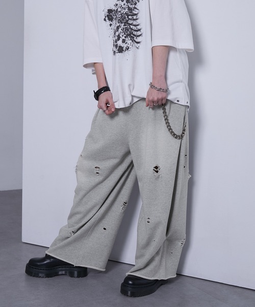 EMMA CLOTHES(エマクローズ)の「distressed sweat baggy pants/ダメージスウェットバギーパンツ【黒色コラボ】(スウェットパンツ・メンズ・ブラック/グレー・S/M)」の3枚目の写真