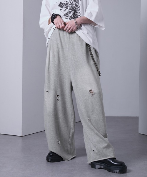 EMMA CLOTHES(エマクローズ)の「distressed sweat baggy pants/ダメージスウェットバギーパンツ【黒色コラボ】(スウェットパンツ・メンズ・ブラック/グレー・S/M)」の4枚目の写真