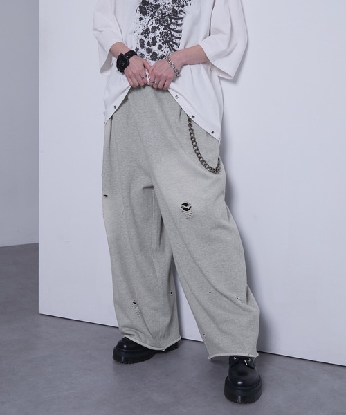 EMMA CLOTHES(エマクローズ)の「distressed sweat baggy pants/ダメージスウェットバギーパンツ【黒色コラボ】(スウェットパンツ・メンズ・ブラック/グレー・S/M)」の5枚目の写真