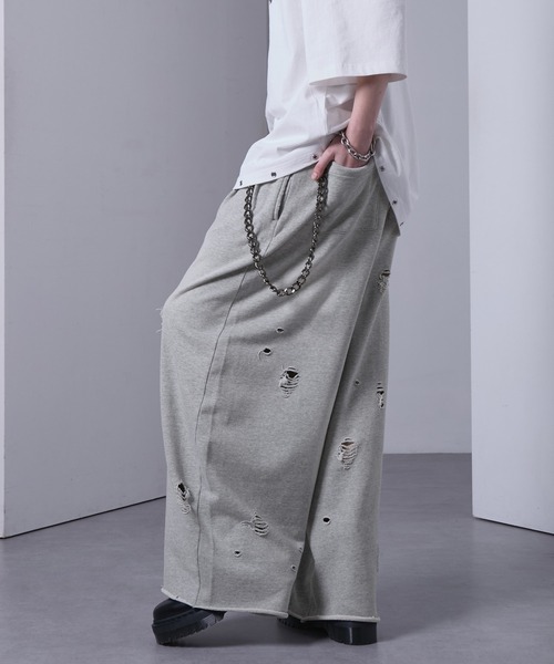 EMMA CLOTHES(エマクローズ)の「distressed sweat baggy pants/ダメージスウェットバギーパンツ【黒色コラボ】(スウェットパンツ・メンズ・ブラック/グレー・S/M)」の8枚目の写真