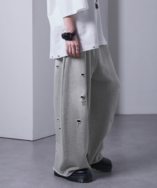 EMMA CLOTHES(エマクローズ)の「distressed sweat baggy pants/ダメージスウェットバギーパンツ【黒色コラボ】(スウェットパンツ・メンズ・ブラック/グレー・S/M)」の9枚目の写真
