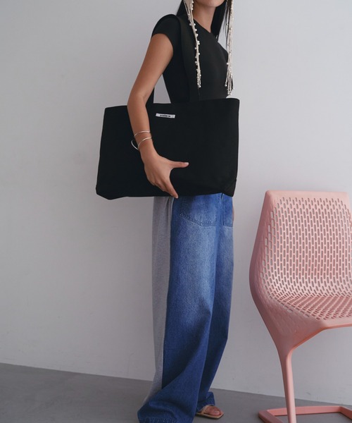 SOEMIN（ソミン）の「Logo big tote bag／ロゴビッグトートバッグ（トートバッグ・レディース・ブラック/アイボリー・FREE）」の5枚目の写真