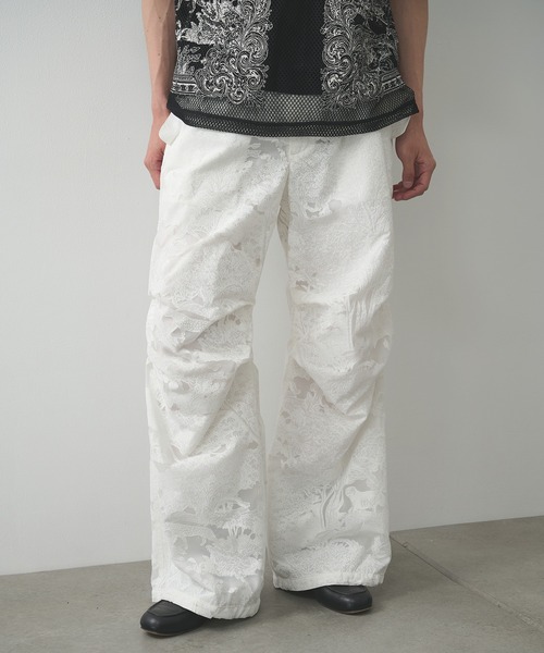TAAKK(ターク)の「【TAAKK】別注PARACHUTE PANTS(その他パンツ・メンズ・ホワイト/ブラック・3/2)」の2枚目の写真