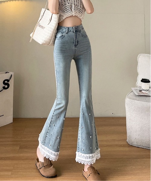 &soiree(アンドソワレ)の「パール付裾レースフレアデニムパンツ(デニムパンツ・レディース・ブルー・X-SMALL/SMALL/MEDIUM/LARGE/X-LARGE)」の3枚目の写真