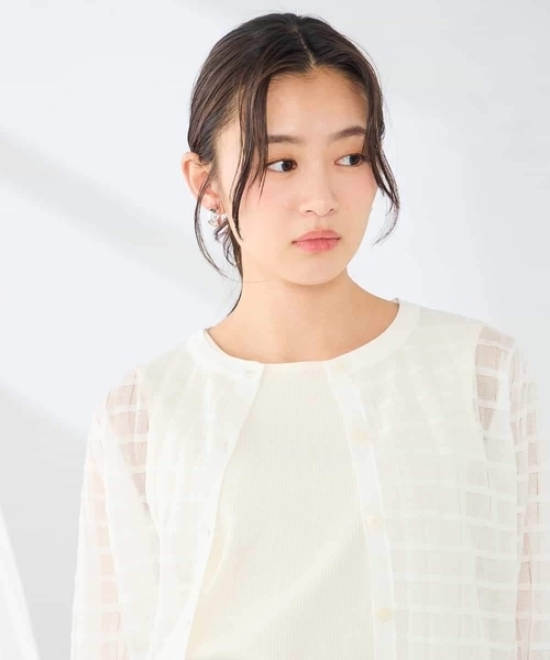 a.v.v(アーヴェヴェ)の「シアーチェックカーディガン(カーディガン/ボレロ・レディース・ホワイト/ブルー/ブラック・38/40)」の16枚目の写真