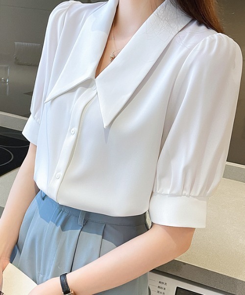 LUCPY（ラクピー）の「ビッグカラーパフスリーブブラウス（シャツ/ブラウス・レディース・ホワイト/ブルー・MEDIUM/SMALL/X-LARGE/LARGE）」の4枚目の写真