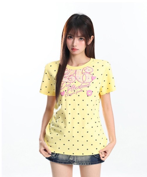 AsheKsha(アシクシャ)の「星柄とアルファベットのプリント半袖Tシャツ(Tシャツ/カットソー・レディース・イエロー・M)」の4枚目の写真