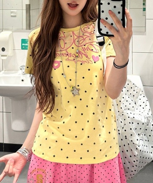 AsheKsha(アシクシャ)の「星柄とアルファベットのプリント半袖Tシャツ(Tシャツ/カットソー・レディース・イエロー・M)」の13枚目の写真