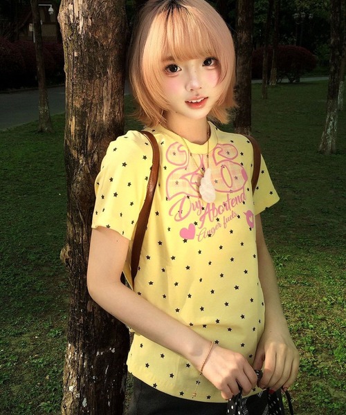AsheKsha(アシクシャ)の「星柄とアルファベットのプリント半袖Tシャツ(Tシャツ/カットソー・レディース・イエロー・M)」の10枚目の写真