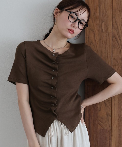 J by blue(ジェイバイブルー)の「《新色追加》フロントギャザーリブカットソー(Tシャツ/カットソー・レディース・ブラック/ブルー/オフホワイト/ブラウン・MEDIUM)」の4枚目の写真
