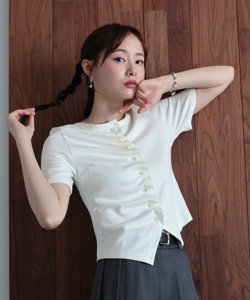 J by blue(ジェイバイブルー)の「《新色追加》フロントギャザーリブカットソー(Tシャツ/カットソー・レディース・ブラック/ブルー/オフホワイト/ブラウン・MEDIUM)」の2枚目の写真