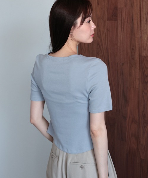 J by blue(ジェイバイブルー)の「《新色追加》フロントギャザーリブカットソー(Tシャツ/カットソー・レディース・ブラック/ブルー/オフホワイト/ブラウン・MEDIUM)」の18枚目の写真