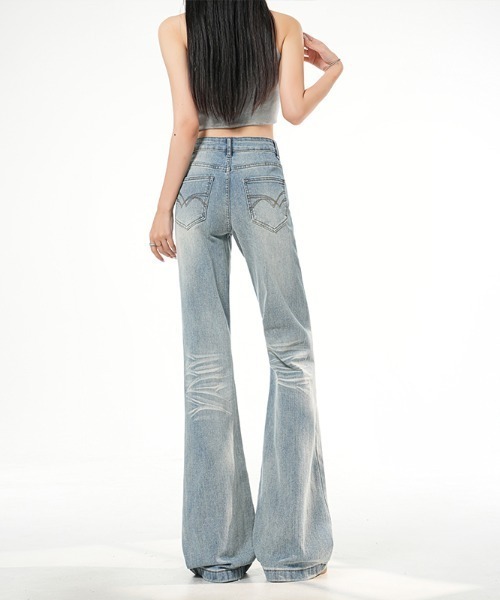 AMAJI(アマジ)の「ヒゲ加工 フレアデニムパンツ(デニムパンツ・レディース・ライトブルー・SMALL/MEDIUM/LARGE/X-LARGE)」の4枚目の写真