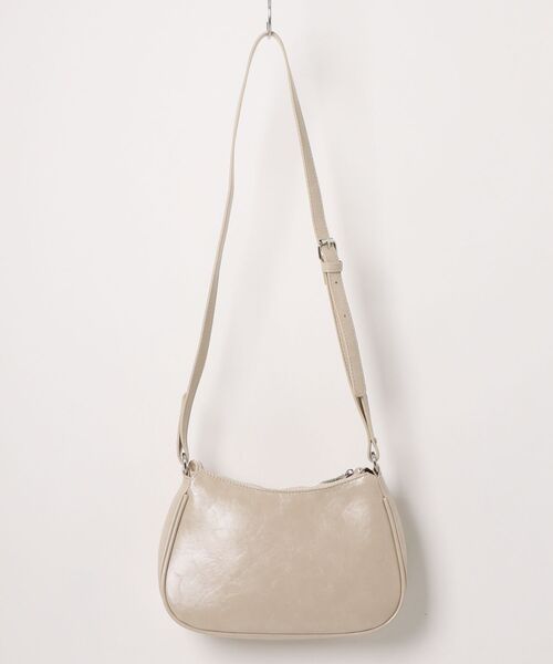 Chiina(チーナ)の「【Chiina】ハーフムーンスタッズハンドバッグ(ハンドバッグ・レディース・ブラック/レッド/アイボリー・FREE)」の14枚目の写真