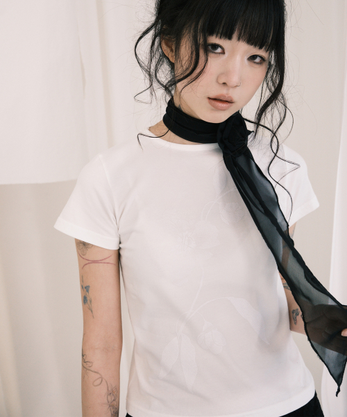 FRAGFARM(フラグファーム)の「ピオニーフラワーTシャツ (2カラー)(Tシャツ/カットソー・レディース・ブラック/ホワイト・FREE)」の3枚目の写真