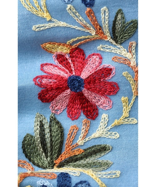 cawaii（カワイイ）の「鮮やかな花刺繍流れる艶めきロングワンピース（紐ベルト付き）（ワンピース・レディース・ブルー・FREE）」の18枚目の写真