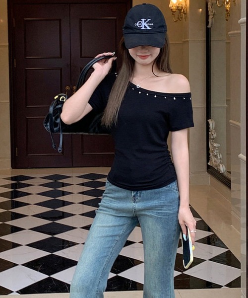 gossip!ロサンゼルス(ゴシップロサンゼルス)の「【Y2Kガーリー】 アンバランスショルダーTシャツ(Tシャツ/カットソー・レディース・ブラック/ホワイト・M)」の4枚目の写真
