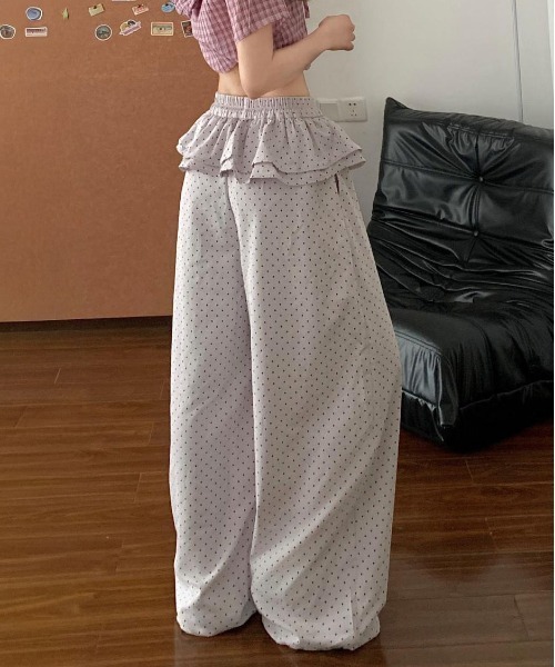 &soiree(アンドソワレ)の「ウエストフリルレイヤードドット柄カーブワイドパンツ(その他パンツ・レディース・ピンク/ネイビー・SMALL/MEDIUM/LARGE)」の5枚目の写真
