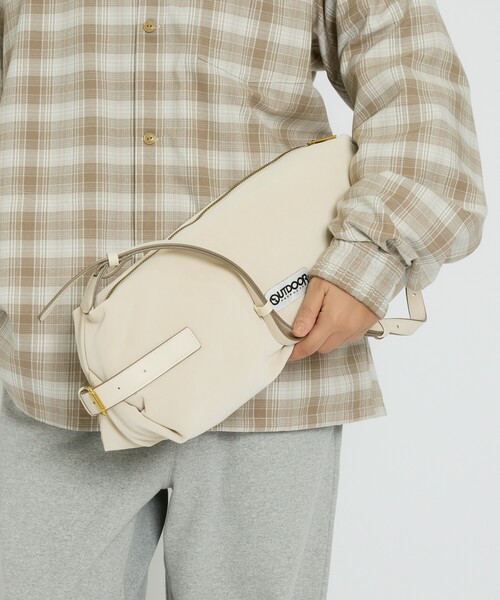 OUTDOOR PRODUCTS（アウトドアプロダクツ）の「【OUTDOOR PRODUCTS / アウトドアプロダクツ】バックルベルト ショルダーバッグ（ショルダーバッグ・レディース・ブラウン/ブラック/カーキ/アイボリー・フリー）」の2枚目の写真