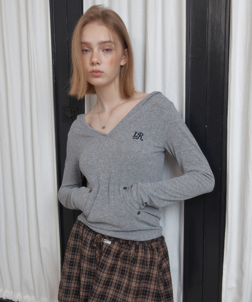 LETERIE(レテリー)の「LR V-NECK HOODIE_GREY(パーカー・レディース・グレー・FREE)」の2枚目の写真