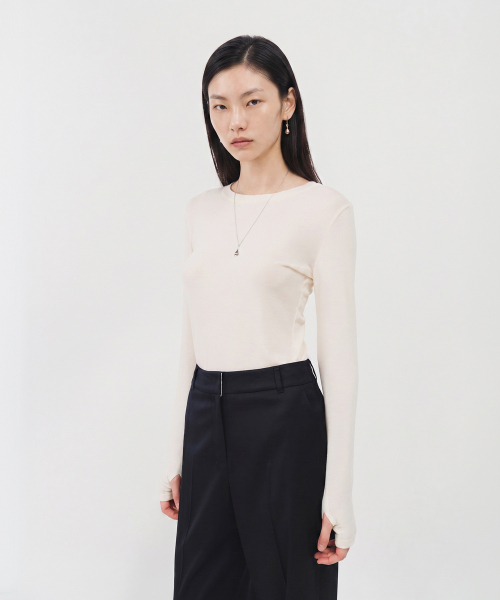 LOOKAST(ルックキャスト)の「ウール ラウンド セカンドスキン サムホールトップ / WOOL ROUND SECOND-SKIN THUMBHOLE TOP_6colors(Tシャツ/カットソー・レディース・チャコールグレー/ライトグレー/ブラック/ダークブラウン/ネイビー/アイボリー・SMALL/MEDIUM)」の7枚目の写真