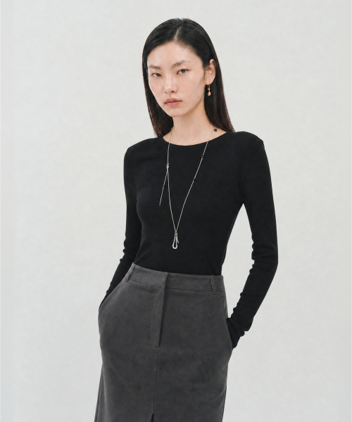 LOOKAST(ルックキャスト)の「ウール ラウンド セカンドスキン サムホールトップ / WOOL ROUND SECOND-SKIN THUMBHOLE TOP_6colors(Tシャツ/カットソー・レディース・チャコールグレー/ライトグレー/ブラック/ダークブラウン/ネイビー/アイボリー・SMALL/MEDIUM)」の11枚目の写真