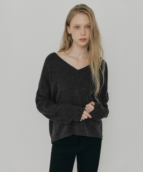 LEFTSEOUL（レフトソウル）の「ウールブレンド ルーズフィット Vネック ニット [チャコール]（ニット/セーター・レディース・チャコール・FREE）」の2枚目の写真